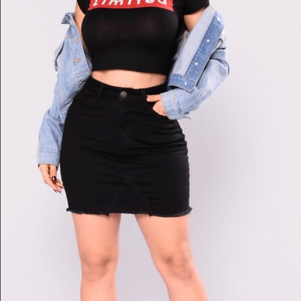 LAST CALL 👏🏽 A black jean skirt 😍😍